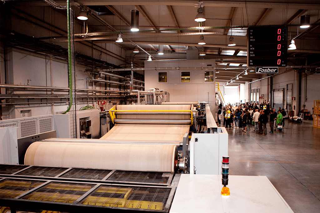 FAMILY DAY INTERNATIONAL PAPER Encuentro familiar para los nuevos empleados en la presentación de la nueva planta en Madrid de la multinacional cartonera líder en el mundo: VISITA A FABRICA