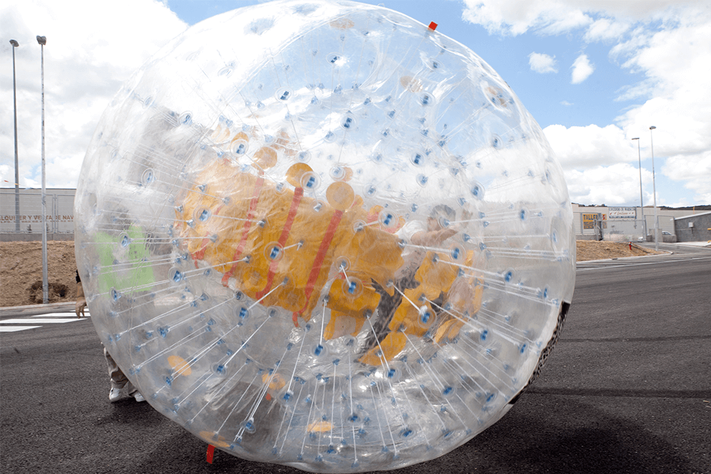 FAMILY DAY INTERNATIONAL PAPER Encuentro familiar para los nuevos empleados en la presentación de la nueva planta en Madrid de la multinacional cartonera líder en el mundo: BOLA INCHABLE