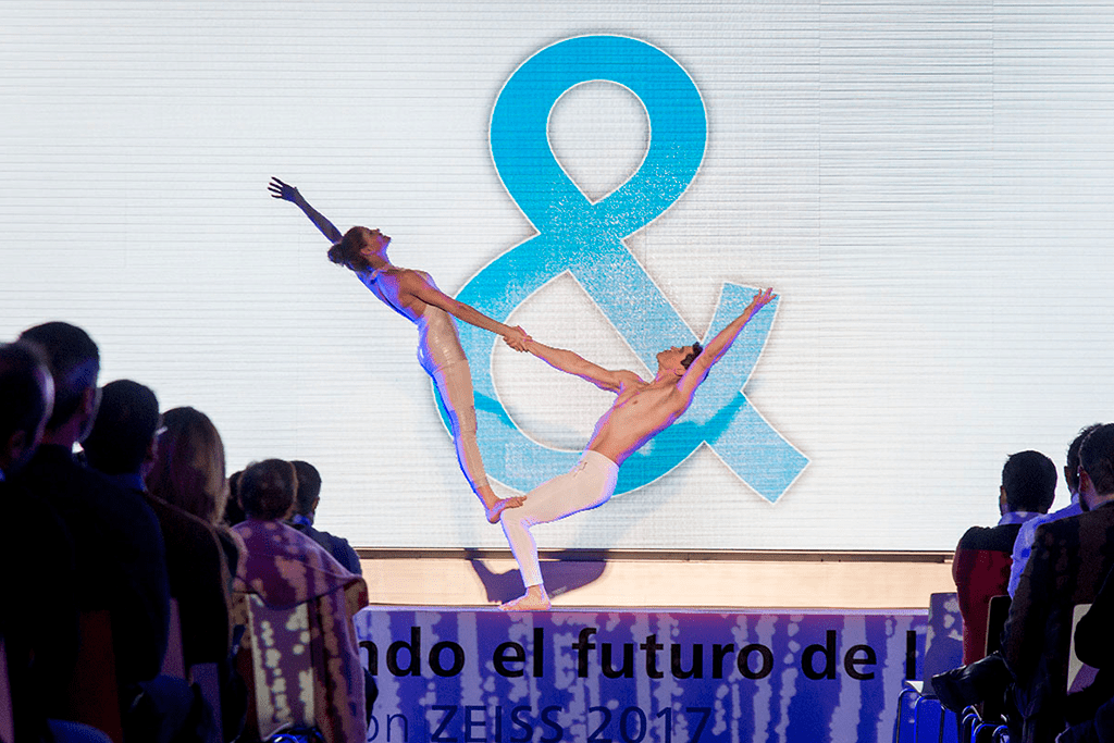 ROADSHOW ZEISS ACTUACIÓN ACRÓBATAS